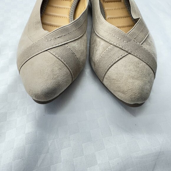 Me Too Women's Taupey Suede Pointed Toe Reign Flats - Picture 4 of 9